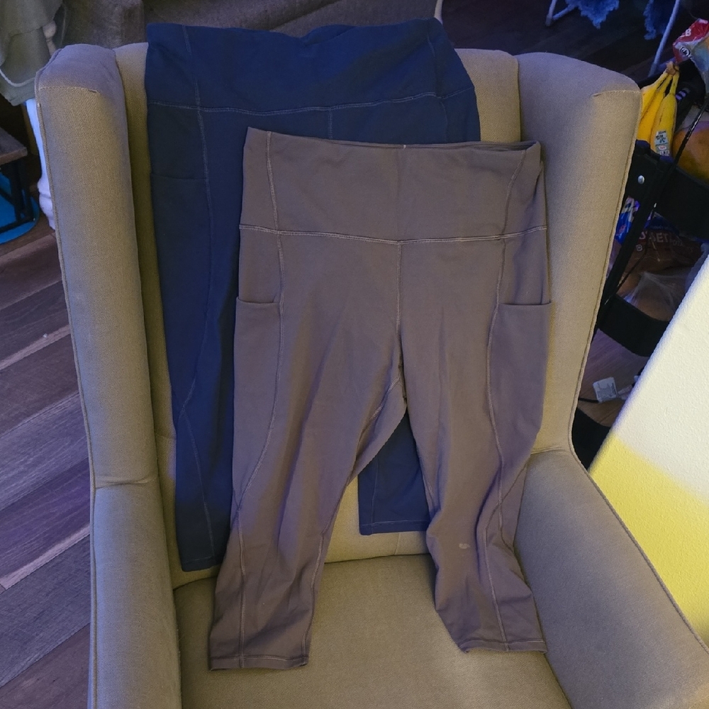 Women's Dark Blue and Gray Capri Leggings